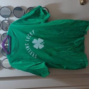 🌺FEELING LUCKY Tee